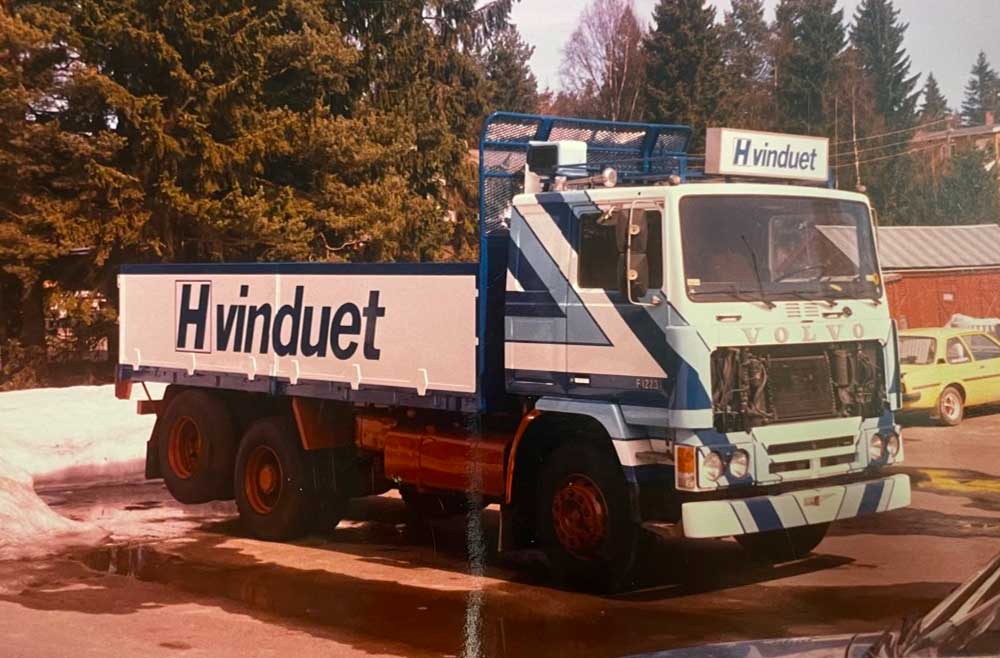 Lastebil fra H-Vinduet lakkert hos Skotterud Bil og karosseri